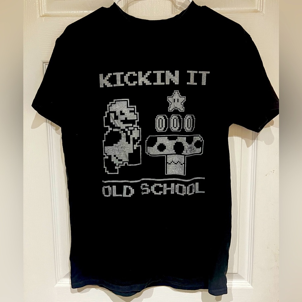 2/25 Nintendo Super Mario Kickin’ It Old School Mens Black Graphic Tshirt